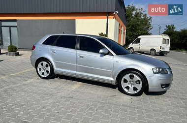Хэтчбек Audi A3 2004 в 