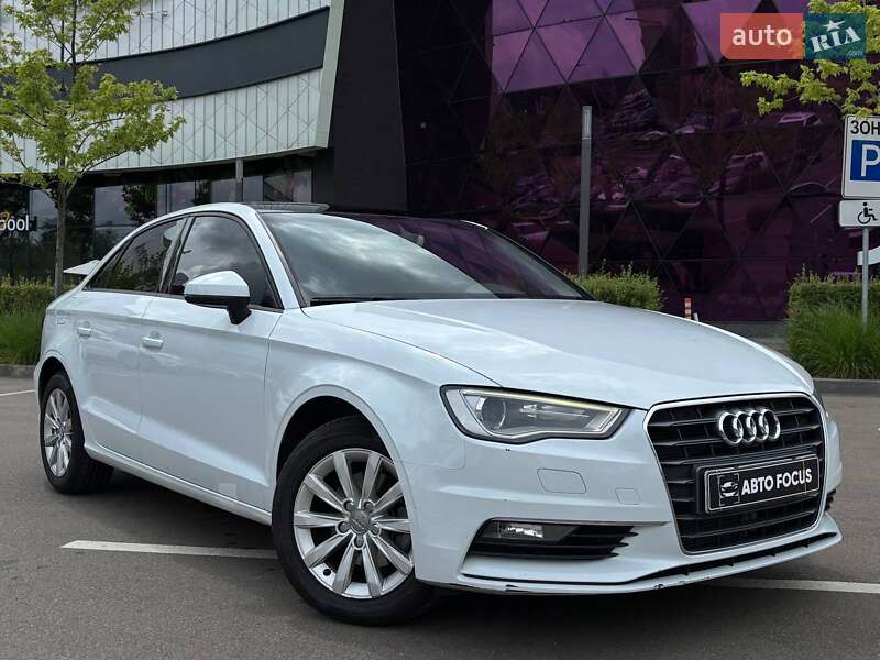 Седан Audi A3 2015 в Киеве