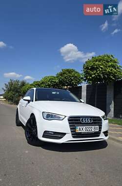 Хэтчбек Audi A3 2015 в 