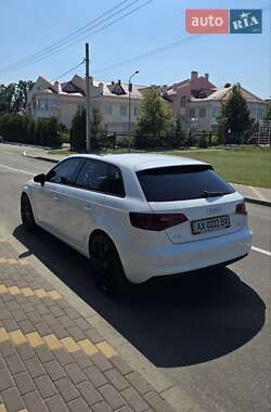 Хэтчбек Audi A3 2015 в 