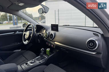 Хэтчбек Audi A3 2013 в 