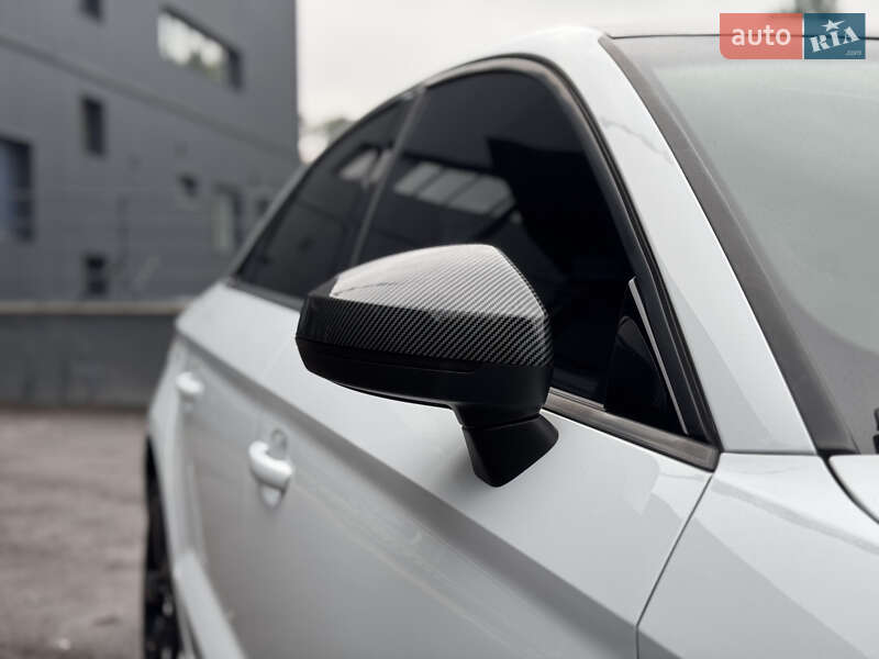 Седан Audi A3 2014 в Ужгороде