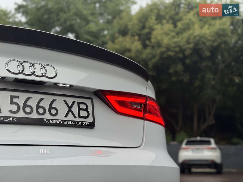 Седан Audi A3 2014 в Ужгороде