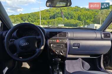 Хэтчбек Audi A3 2000 в 