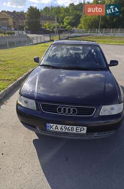 Хэтчбек Audi A3 2000 в 