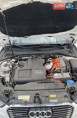 Хэтчбек Audi A3 2016 в 
