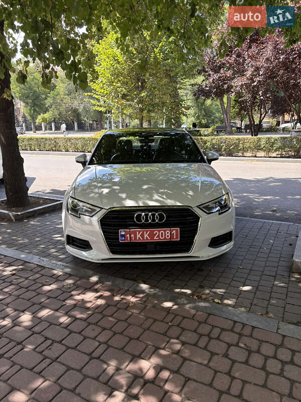 Седан Audi A3 2017 в 