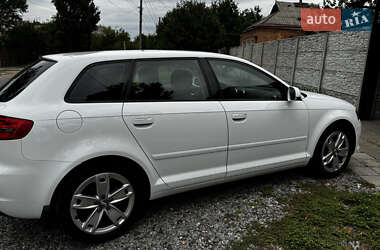 Хэтчбек Audi A3 2013 в 