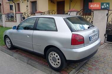 Хэтчбек Audi A3 1998 в 