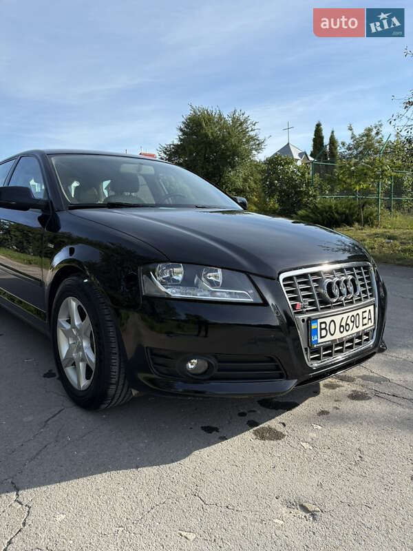Хэтчбек Audi A3 2012 в Лановцах