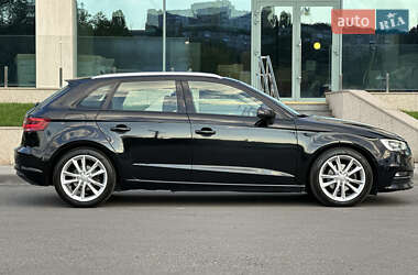 Хэтчбек Audi A3 2015 в 