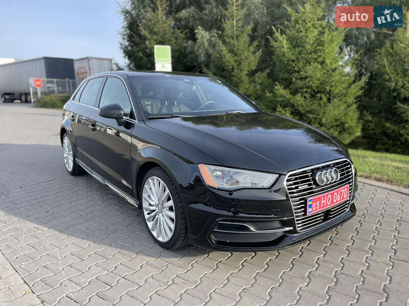 Хэтчбек Audi A3 2015 в 