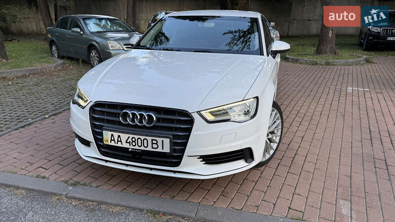 Седан Audi A3 2016 в Киеве