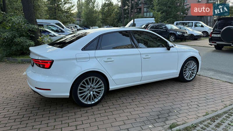 Седан Audi A3 2016 в Киеве
