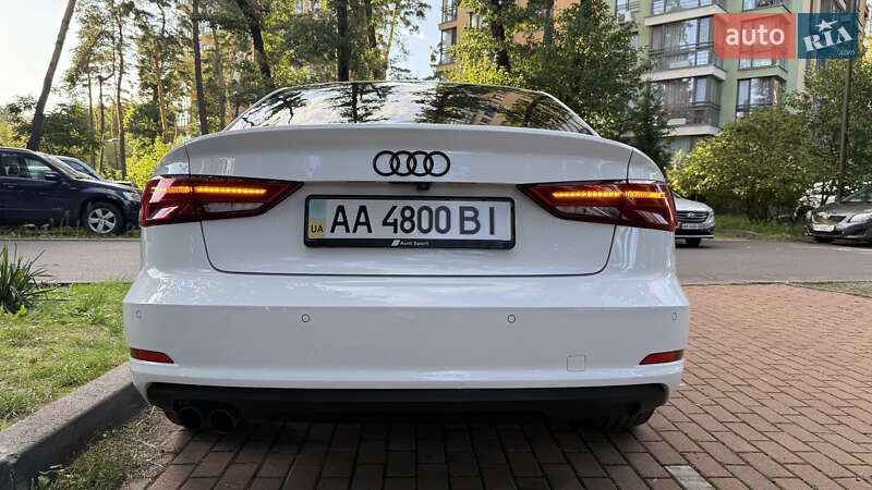 Седан Audi A3 2016 в Киеве