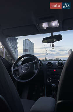 Хэтчбек Audi A3 2003 в 