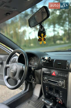 Хэтчбек Audi A3 2000 в 