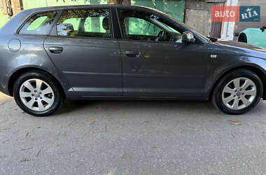 Хэтчбек Audi A3 2004 в 