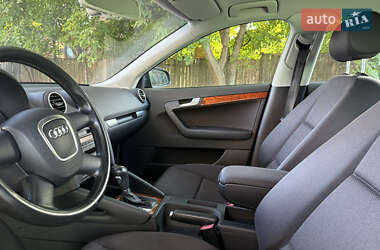 Хэтчбек Audi A3 2004 в 