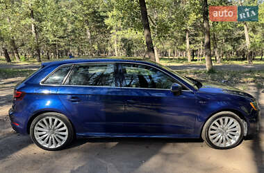 Хэтчбек Audi A3 2016 в 