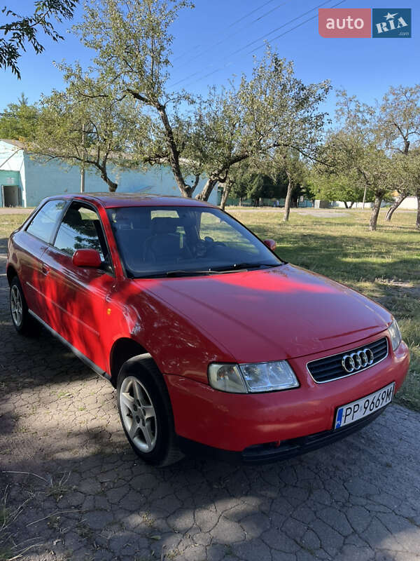 Хэтчбек Audi A3 1999 в 