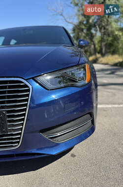 Хэтчбек Audi A3 2016 в 