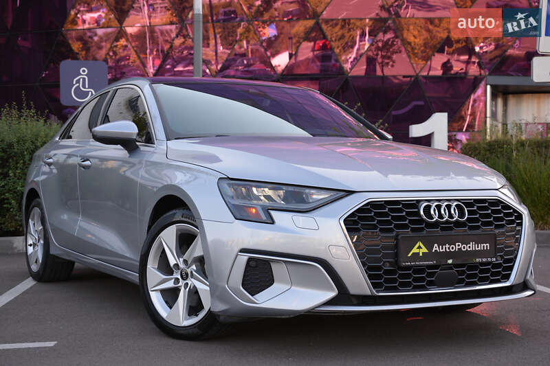 Седан Audi A3 2022 в 