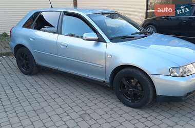 Хэтчбек Audi A3 2001 в 
