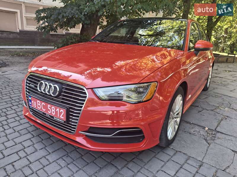 Хэтчбек Audi A3 2015 в 