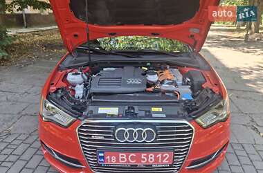 Хэтчбек Audi A3 2015 в 