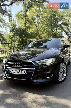 Седан Audi A3 2018 в Киеве