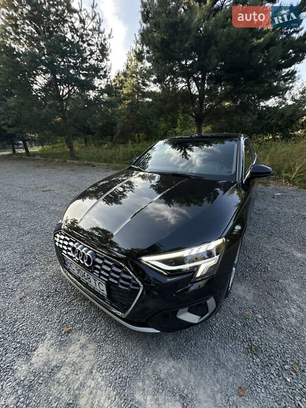 Седан Audi A3 2022 в Львові