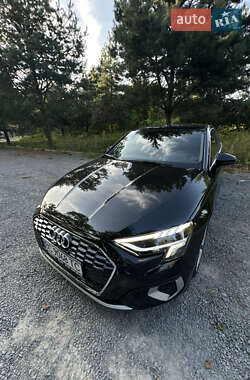 Седан Audi A3 2022 в 