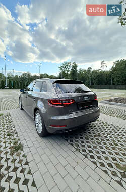Седан Audi A3 2016 в 
