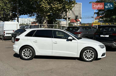 Хэтчбек Audi A3 2015 в 