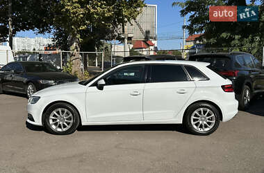 Хэтчбек Audi A3 2015 в 