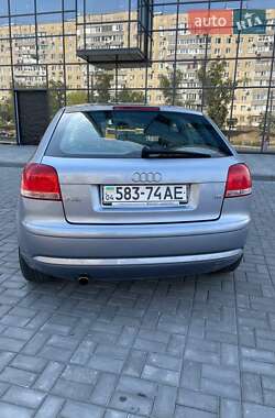 Хетчбек Audi A3 2004 в 