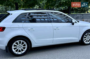 Хэтчбек Audi A3 2015 в 