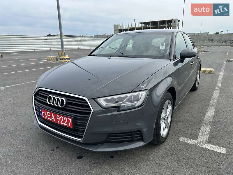 Хэтчбек Audi A3 2019 в 