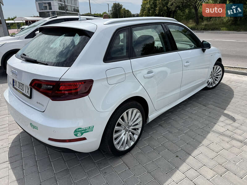 Хэтчбек Audi A3 2015 в Ровно