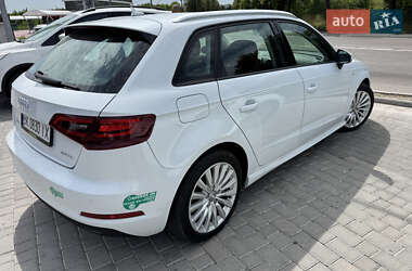 Хэтчбек Audi A3 2015 в 