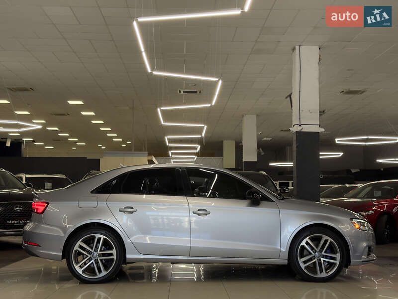 Седан Audi A3 2018 в Николаеве