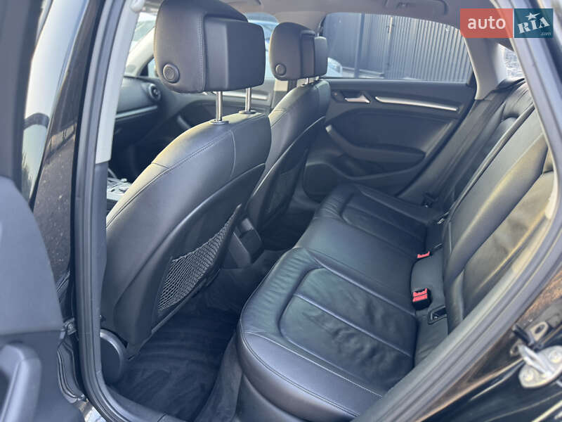 Седан Audi A3 2015 в Львові