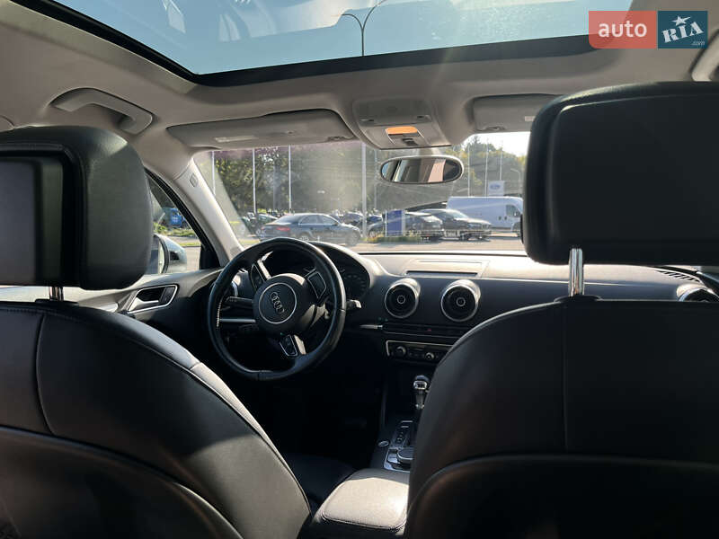 Седан Audi A3 2015 в Ровно