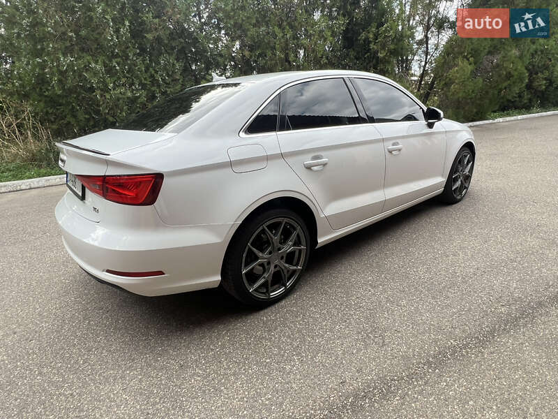 Седан Audi A3 2014 в Смілі