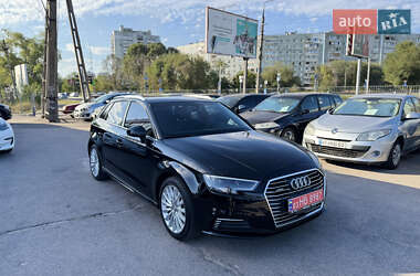 Хэтчбек Audi A3 2017 в 