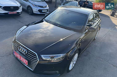 Хэтчбек Audi A3 2017 в 
