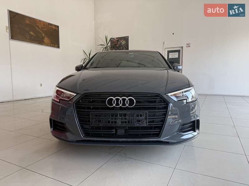 Седан Audi A3 2019 в Черновцах