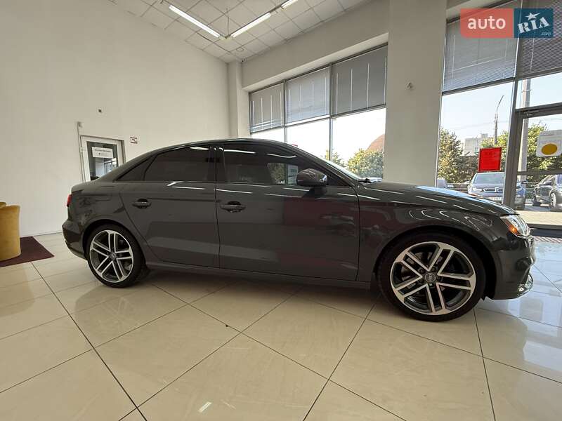 Седан Audi A3 2019 в Черновцах