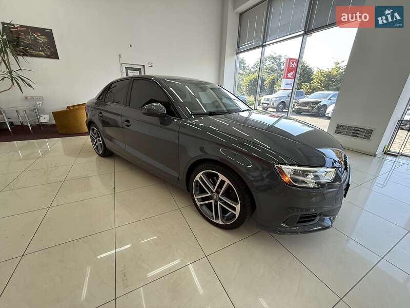 Седан Audi A3 2019 в Черновцах